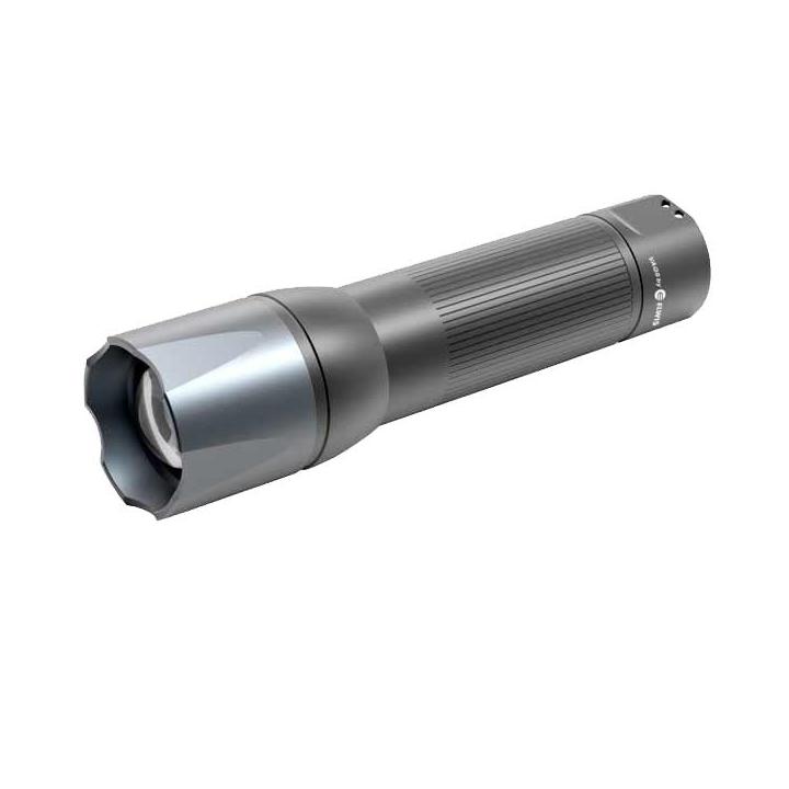 Linterna LED profesional compacta con zoom y resistencia IP65 para uso en taller